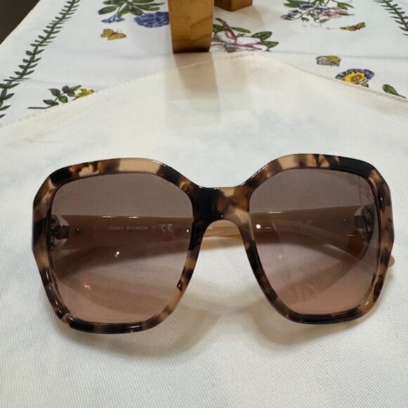 Tory Burch TY7125 Tortoise Shell Sunglasses -- NEW WITHOUT TAGS!!! - Picture 1 of 5